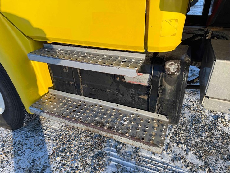 1984-freightliner-fl70-image-30