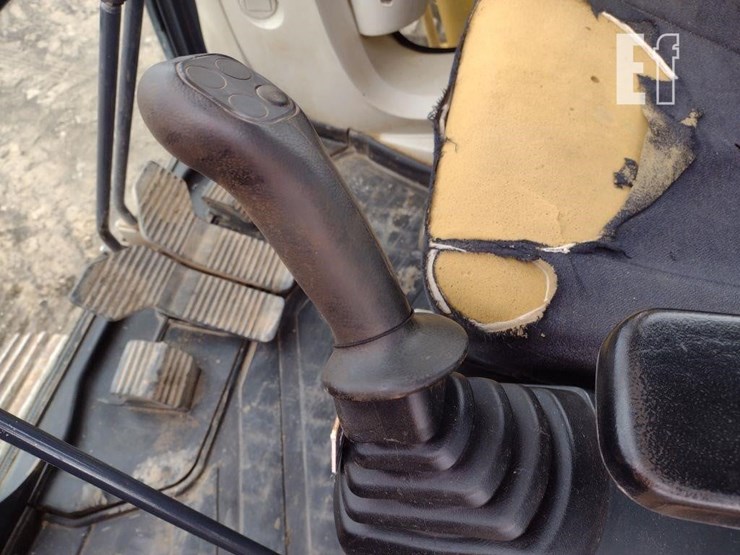 2019-kobelco-sk140sr-lc-5-image-12