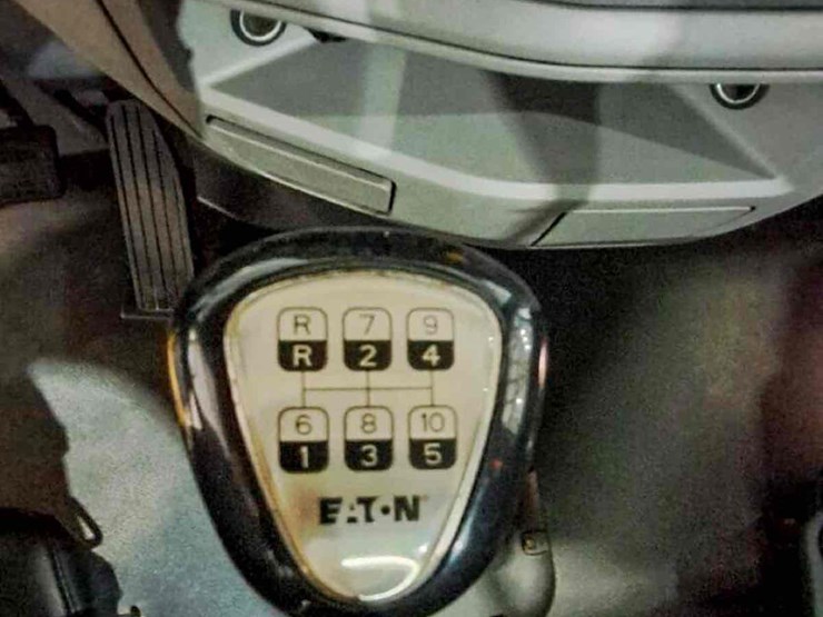 2017-peterbilt-579-image-9