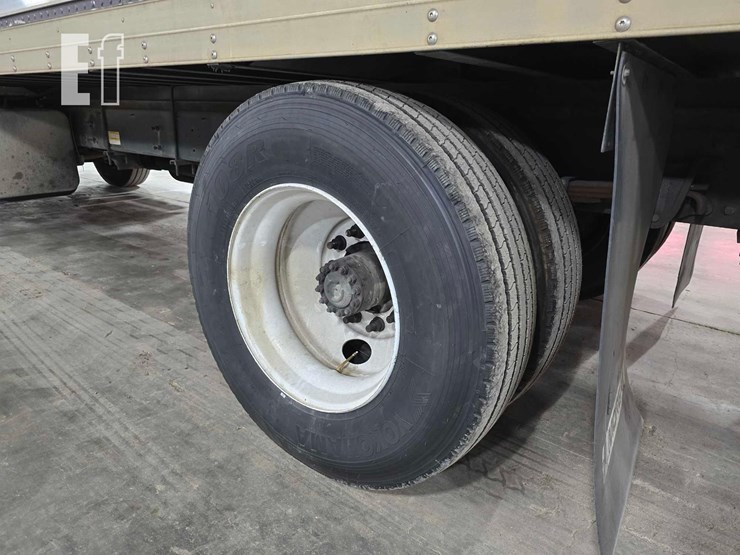 2015-hino-268-image-31