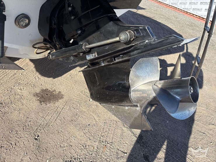 2013-larson-lxi292-29ft.-boat-with-30ft-t/a-loadmaster-boat-trailer-image-10