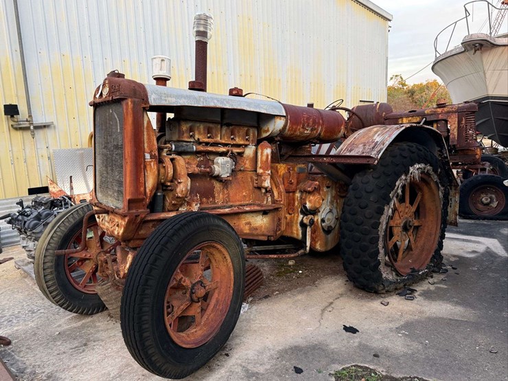 twin-city-tractor-image-1