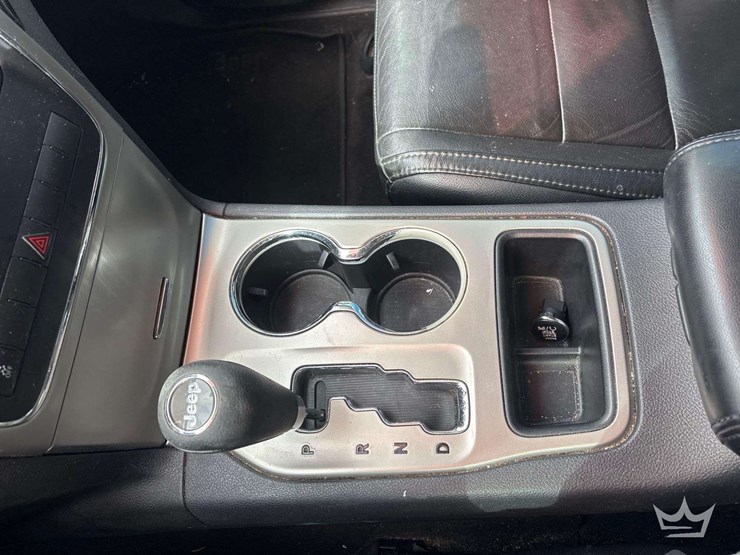 2011-jeep-grand-cherokee-image-16