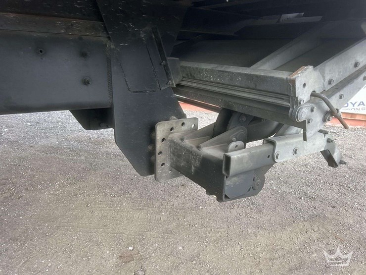 2019-freightliner-m2-106-image-10