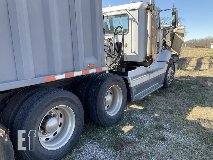 1998-freightliner-fld112-image-4