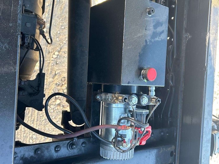 2018-isuzu-ftr-image-12