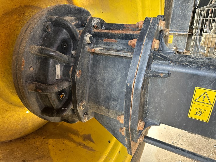 #38416-•-2016-case-axial-flow-8240-prwd-combine-yfg230343-image-14