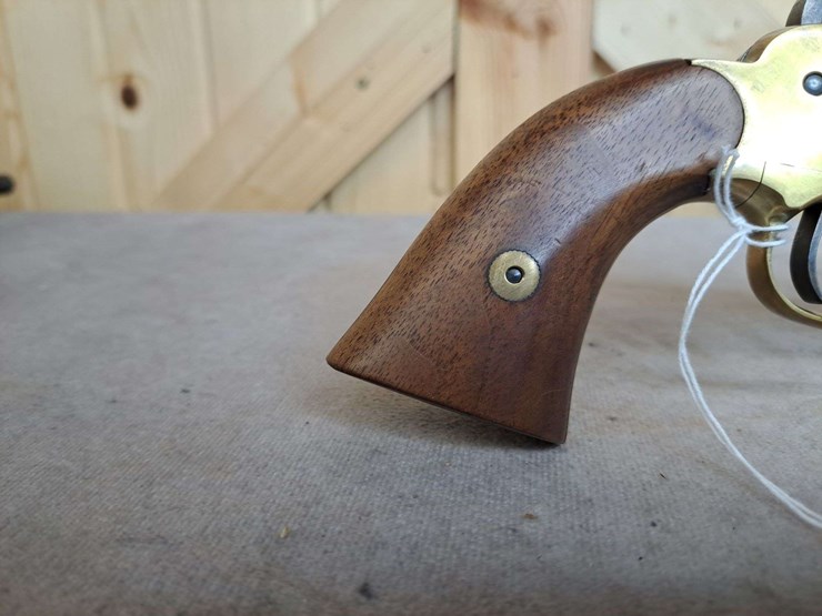 f.-llipietta-.44-caliber-blackpowder-percussion-revolver-image-7