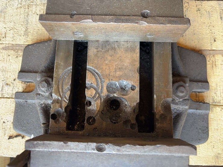 bfc-(125)-heavy-duty-milling-swivel-vise-image-9