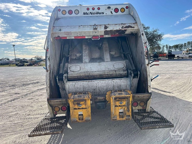 2020-peterbilt-567-image-30