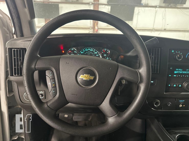 2017-chevrolet-express-2500-image-12