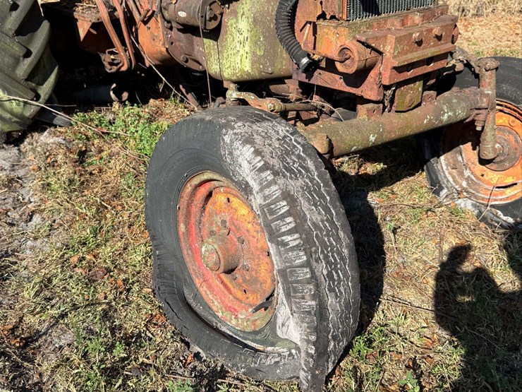 minneapolis-moline-parts-tractor-image-32