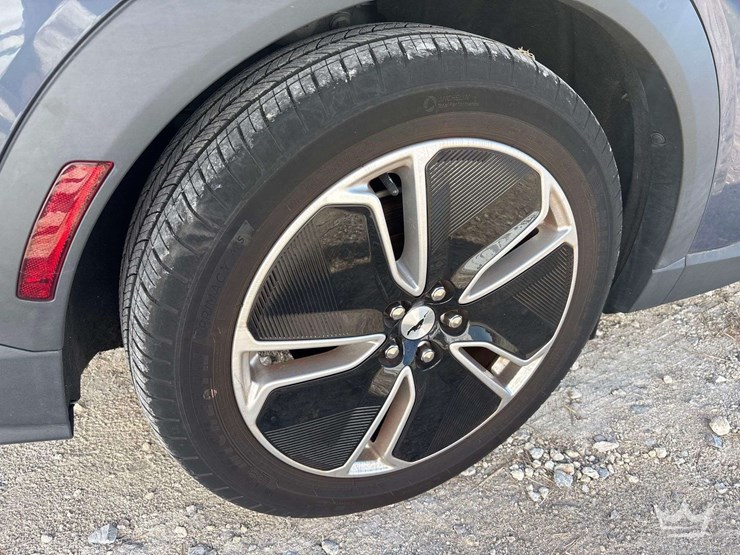 2021-ford-mustang-mach-e-image-28