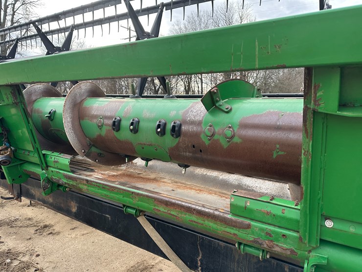 2013-john-deere-635f-image-10