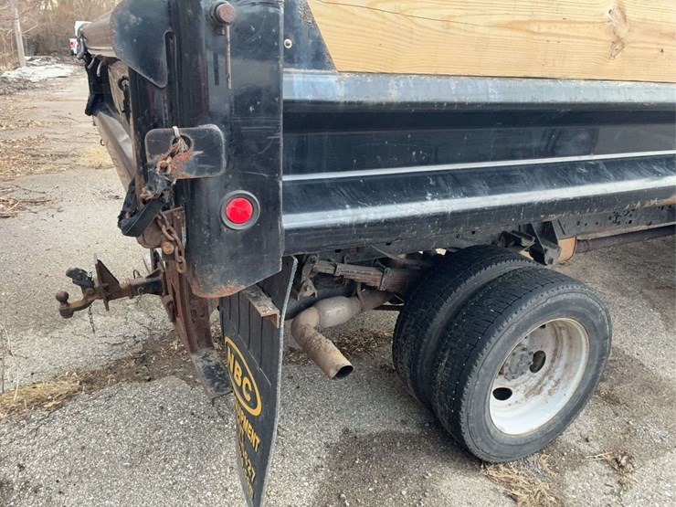 2022-ford-f550-image-15