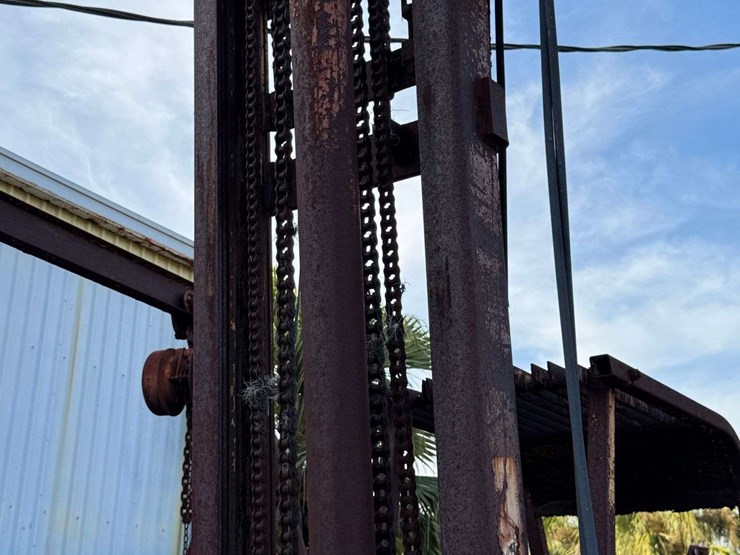 oliver-forklift-image-36