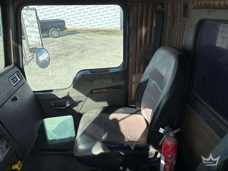 2000-kenworth-tri-axle-dump-truck-image-39