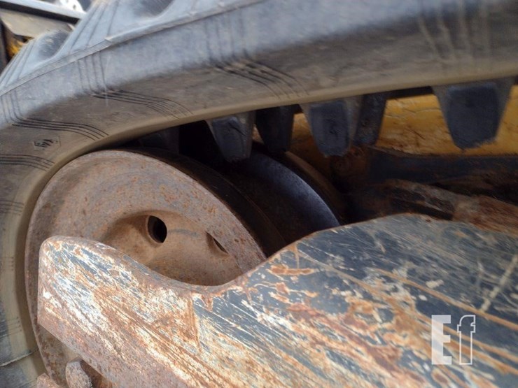 2019-deere-317g-image-25