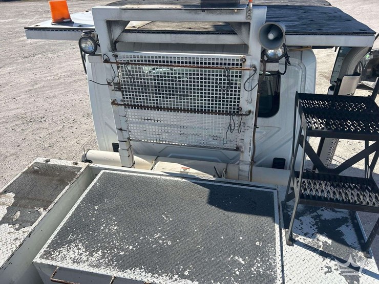 bucket-truck-image-38