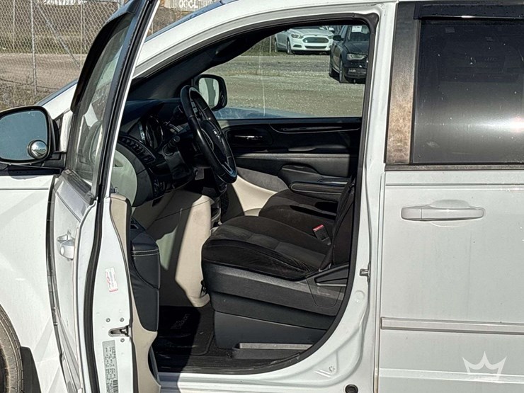 2016-dodge-grand-caravan-se-image-11