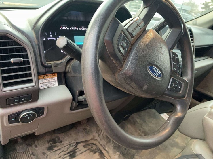 2022-ford-f550-image-30