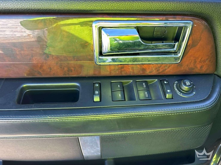 2016-lincoln-navigator-image-11