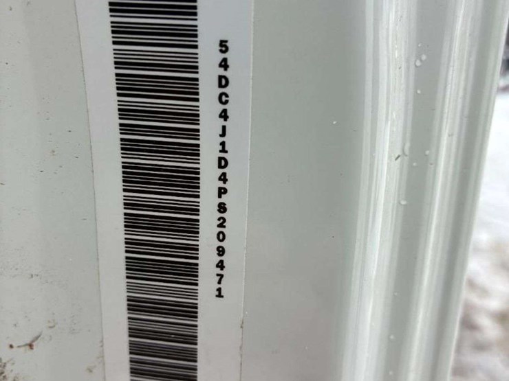 2023-isuzu-npr-image-27