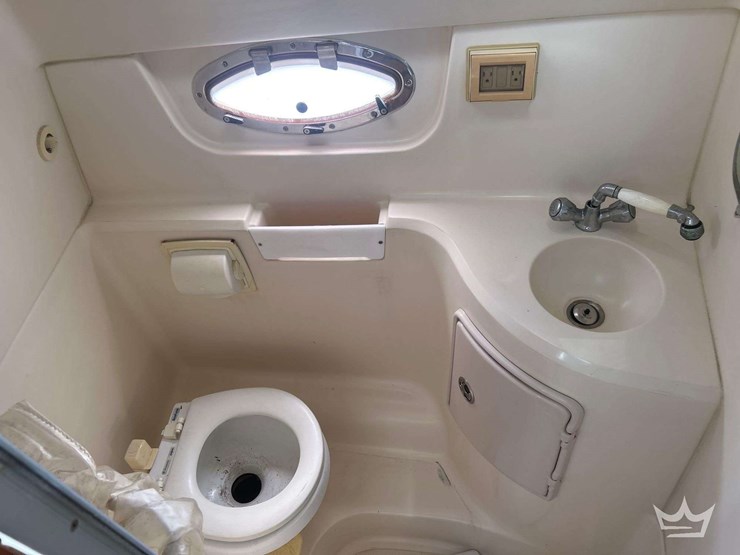 2008-regal-2565-express-cruiser-boat-with-30ft-t/a-continental-boat-trailer-image-37