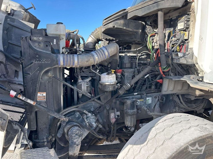 2020-peterbilt-567-image-8