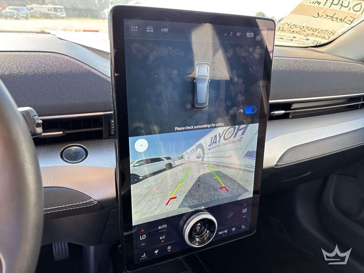 2021-ford-mustang-mach-e-image-18