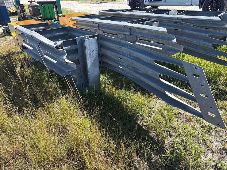 redirective-crash-cushion-guardrail-image-3