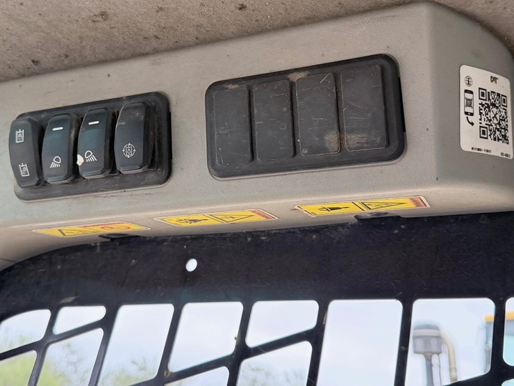 2023-caterpillar-249d3-image-12