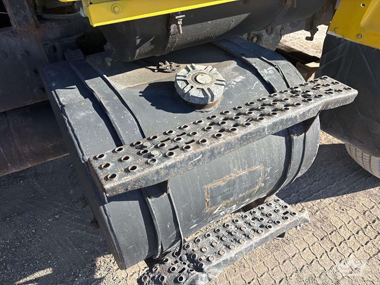 1995-ford-ln8000-image-22