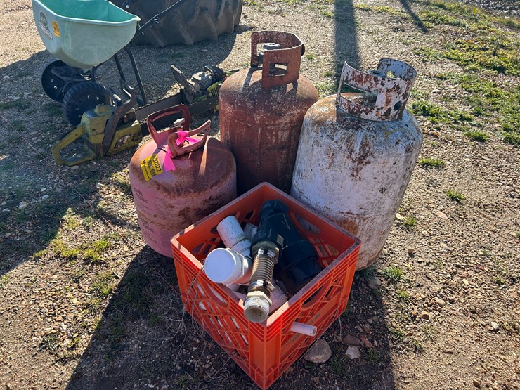 #37672-•-lot-of-(3)-propane-bottles-image-1