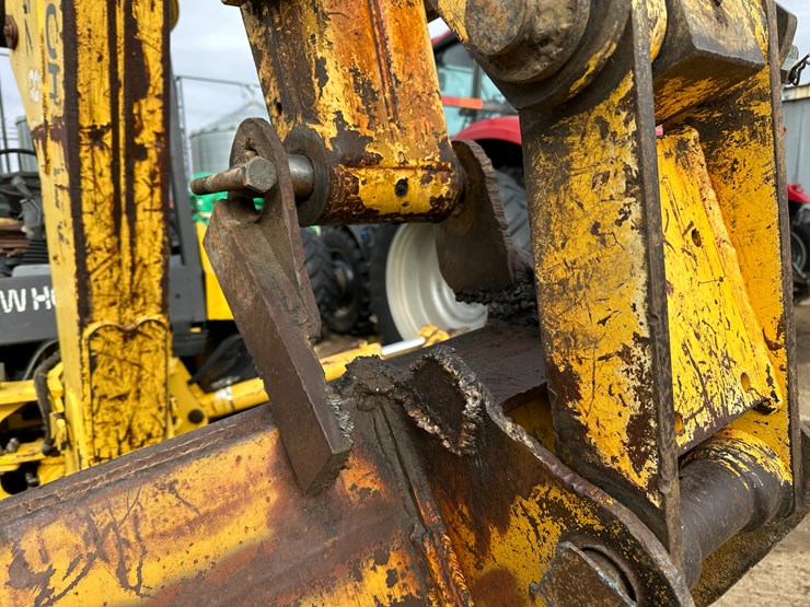 new-holland-lb75b-image-26