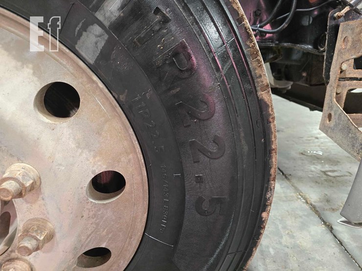 2016-freightliner-cascadia-113-image-27