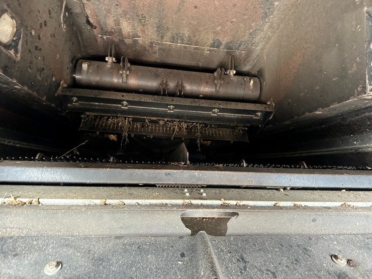 #38416-•-2016-case-axial-flow-8240-prwd-combine-yfg230343-image-29