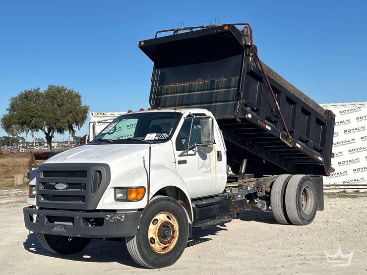 2009-ford-f-750-12ft-dump-truck-image-1