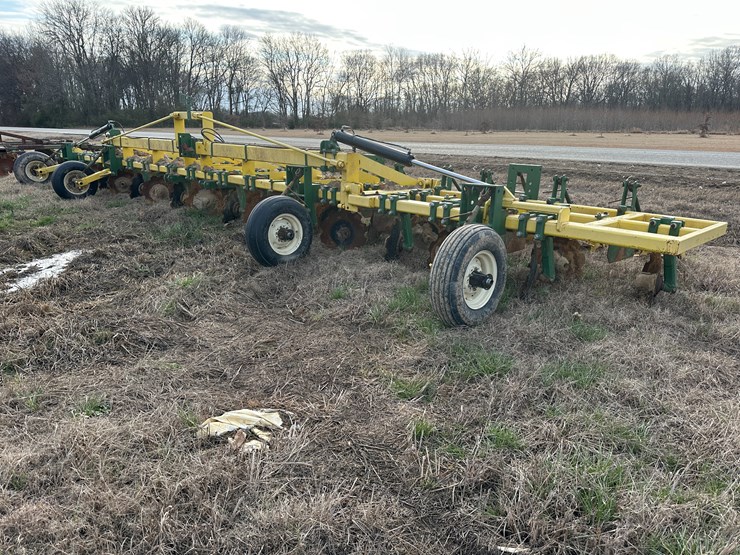 #38451-•-roll-a-cone-16-row-30"-bedder-chopper-image-1