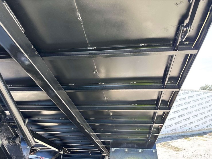 2019-ram-4500-4x4-s/a-dump-truck-image-17