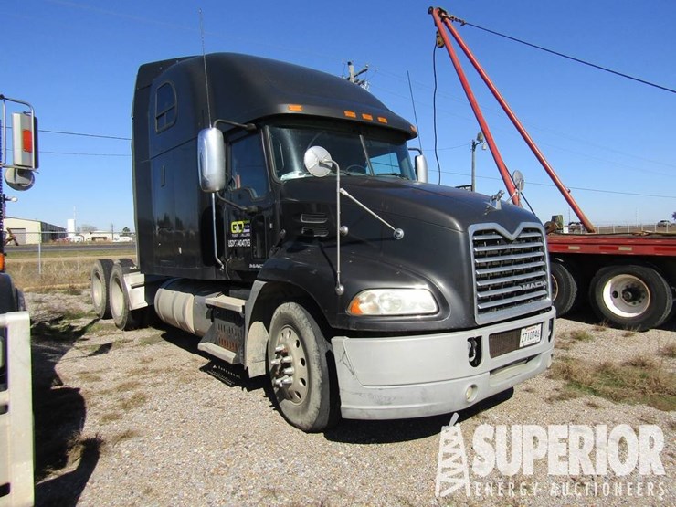 (x)-(4-3)-2016-mack-cxu613-t/a-truck-tractor-w/sl...-image-5