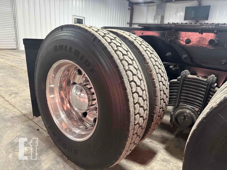 2012-mack-granite-gu813-image-18