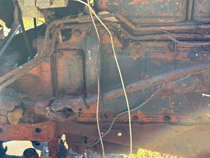 minneapolis-moline-parts-tractor-image-13