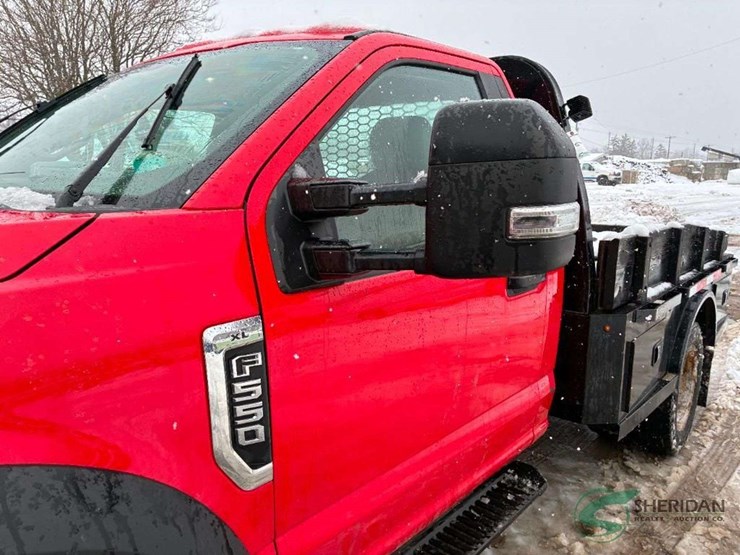 2022-ford-f550-image-8