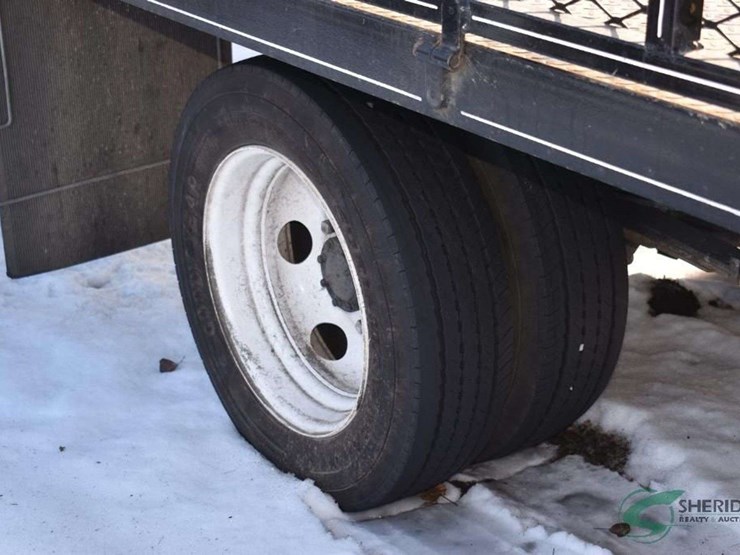 2023-isuzu-npr-image-53