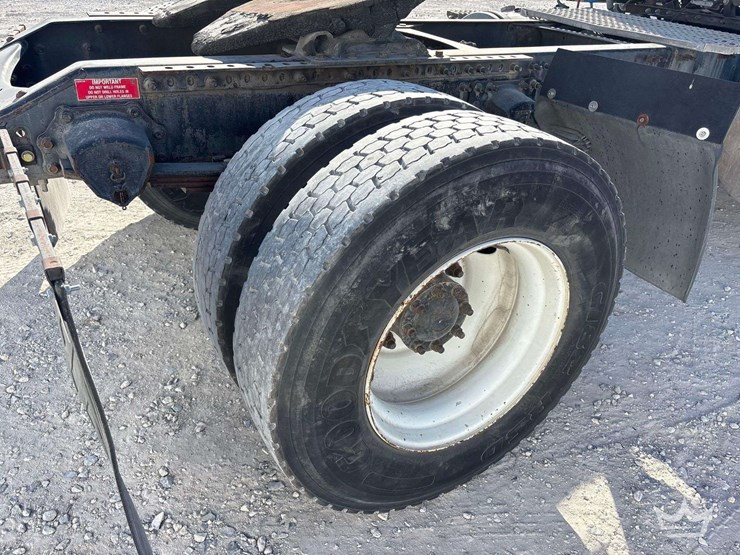 2006-volvo-vnm-image-34