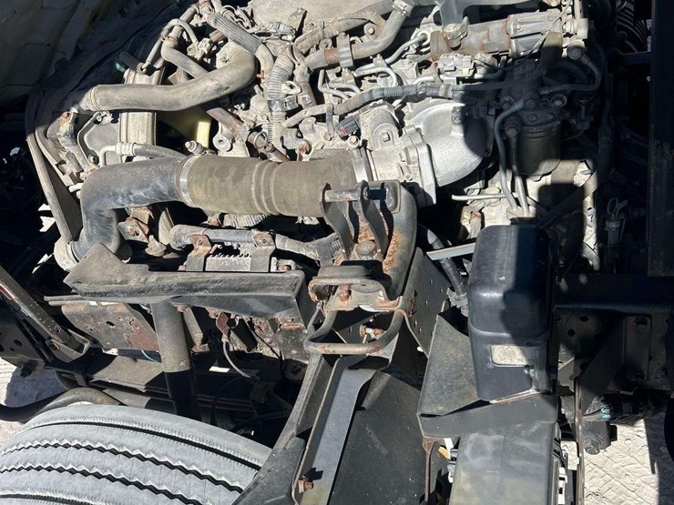 2016-isuzu-nrr-image-8