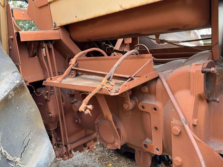 minneapolis-moline-g706-image-24