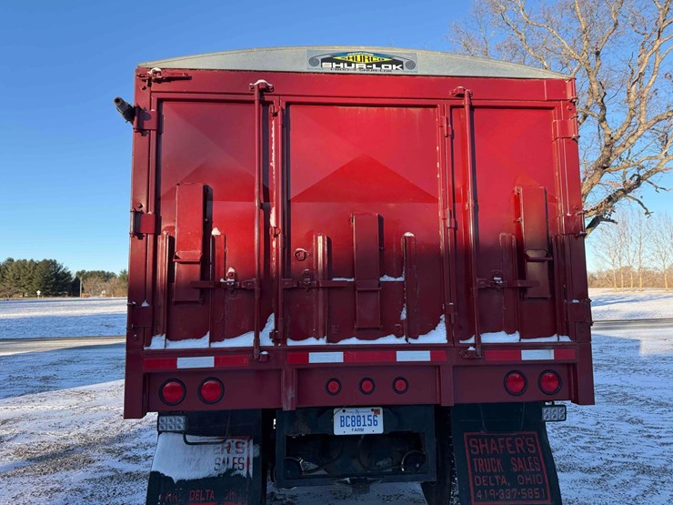 1984-freightliner-fl70-image-33