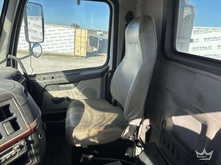 2006-volvo-vnm-image-27